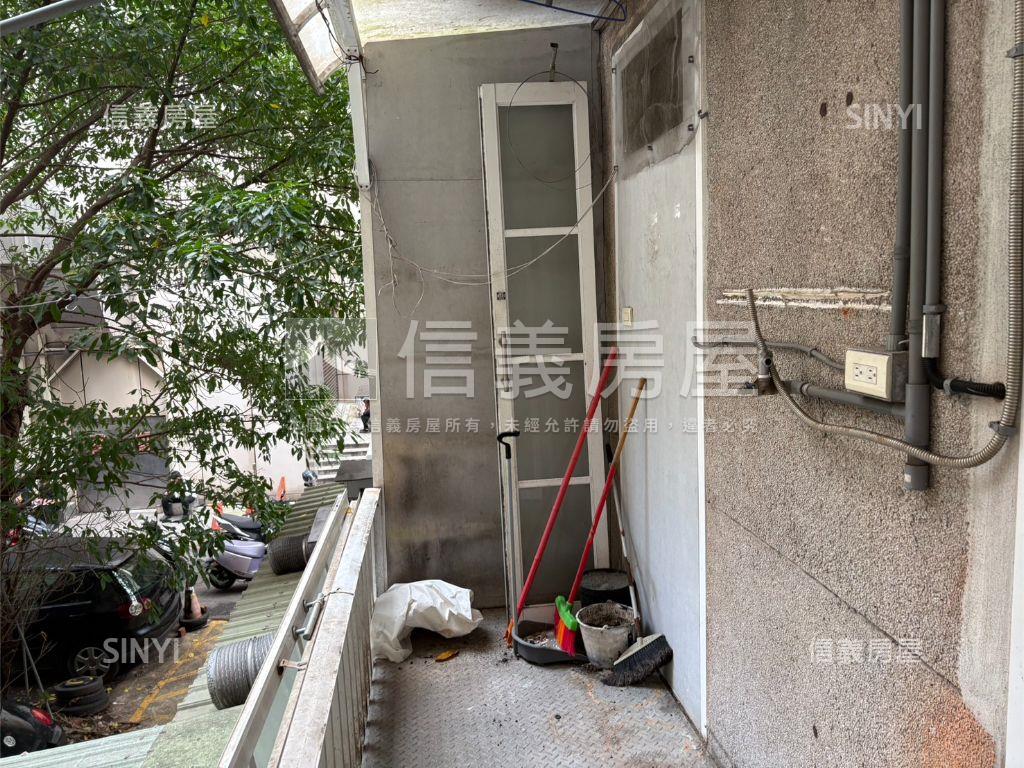 微風商圈店辦２樓房屋室內格局與周邊環境