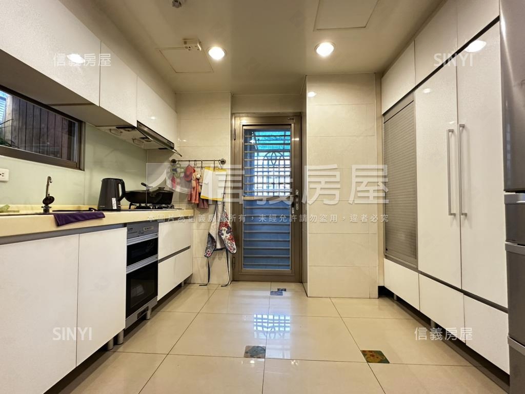 仁愛富軒家樂福商圈臻美邸房屋室內格局與周邊環境