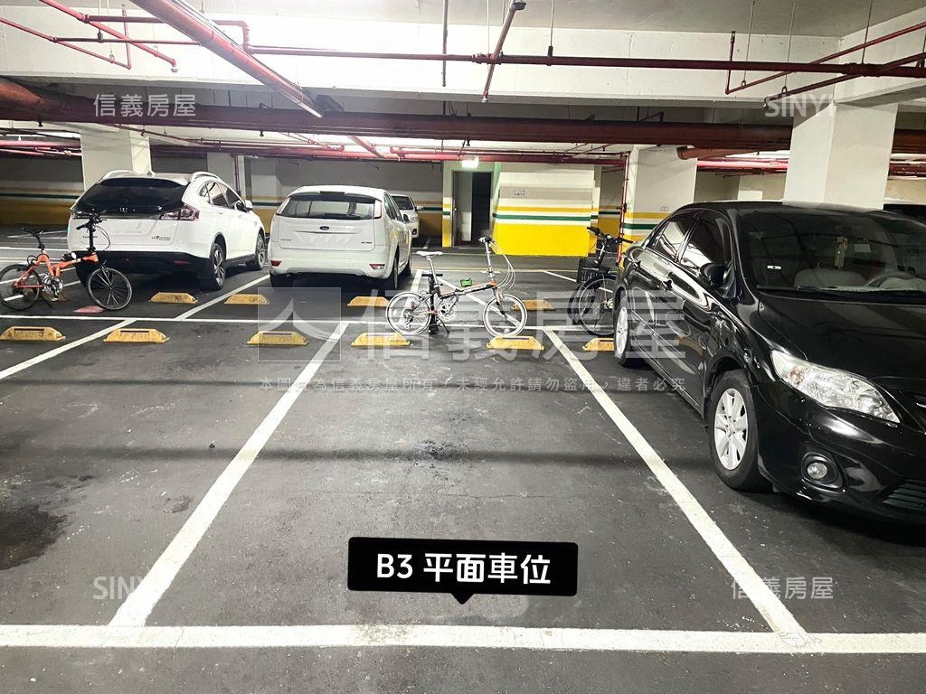 專員帶看三井旁四房車位房屋室內格局與周邊環境