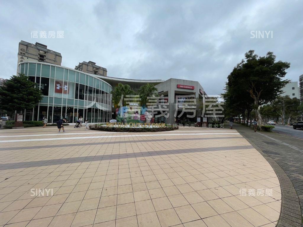 專員帶看三井旁四房車位房屋室內格局與周邊環境