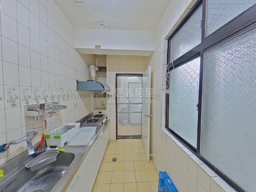 忠孝活巷１手屋三房好屋房屋室內格局與周邊環境