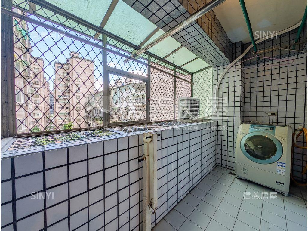 面學校綠地昌明華廈房屋室內格局與周邊環境