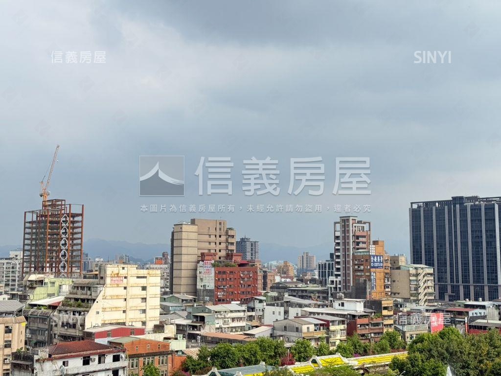 捷運電梯３房挑高４米２房屋室內格局與周邊環境