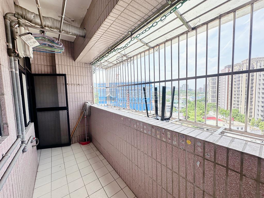 東方之龍美４房房屋室內格局與周邊環境
