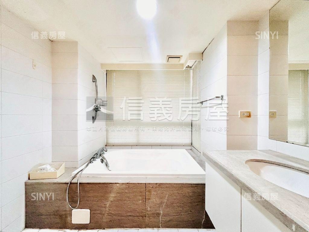 康朵１房車位空屋好帶看房屋室內格局與周邊環境