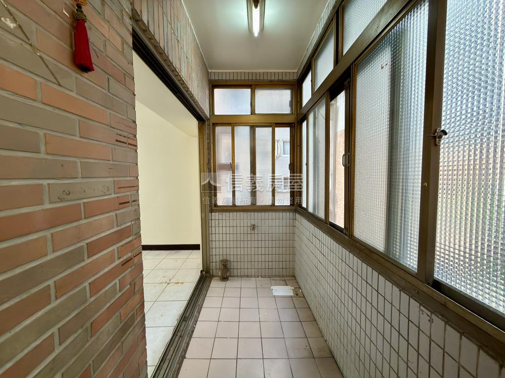 近Ｒ１４巨蛋捷運站四房房屋室內格局與周邊環境