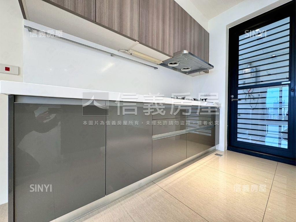 近漢神洲際大三房雙平車房屋室內格局與周邊環境