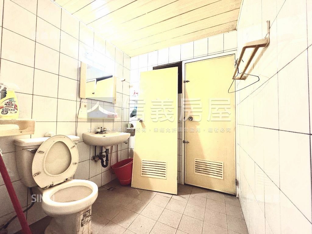 近文山特區便宜公寓一樓房屋室內格局與周邊環境