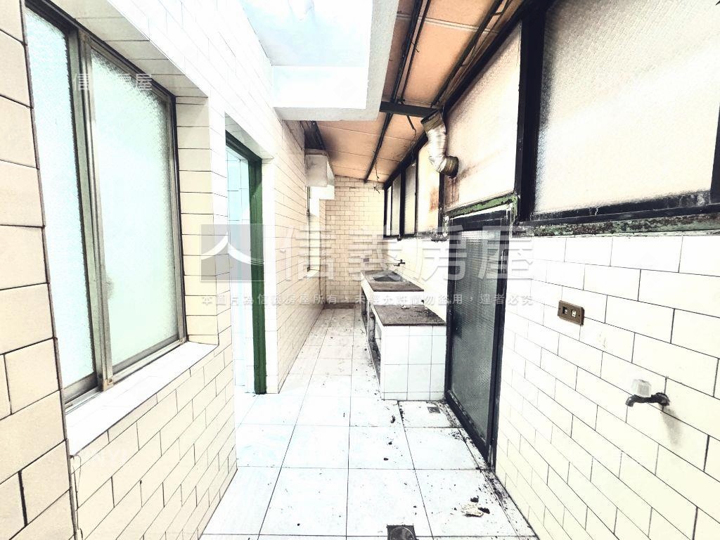 近文山特區便宜公寓一樓房屋室內格局與周邊環境