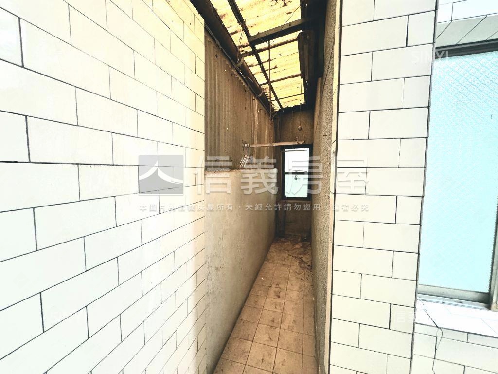 近文山特區便宜公寓一樓房屋室內格局與周邊環境