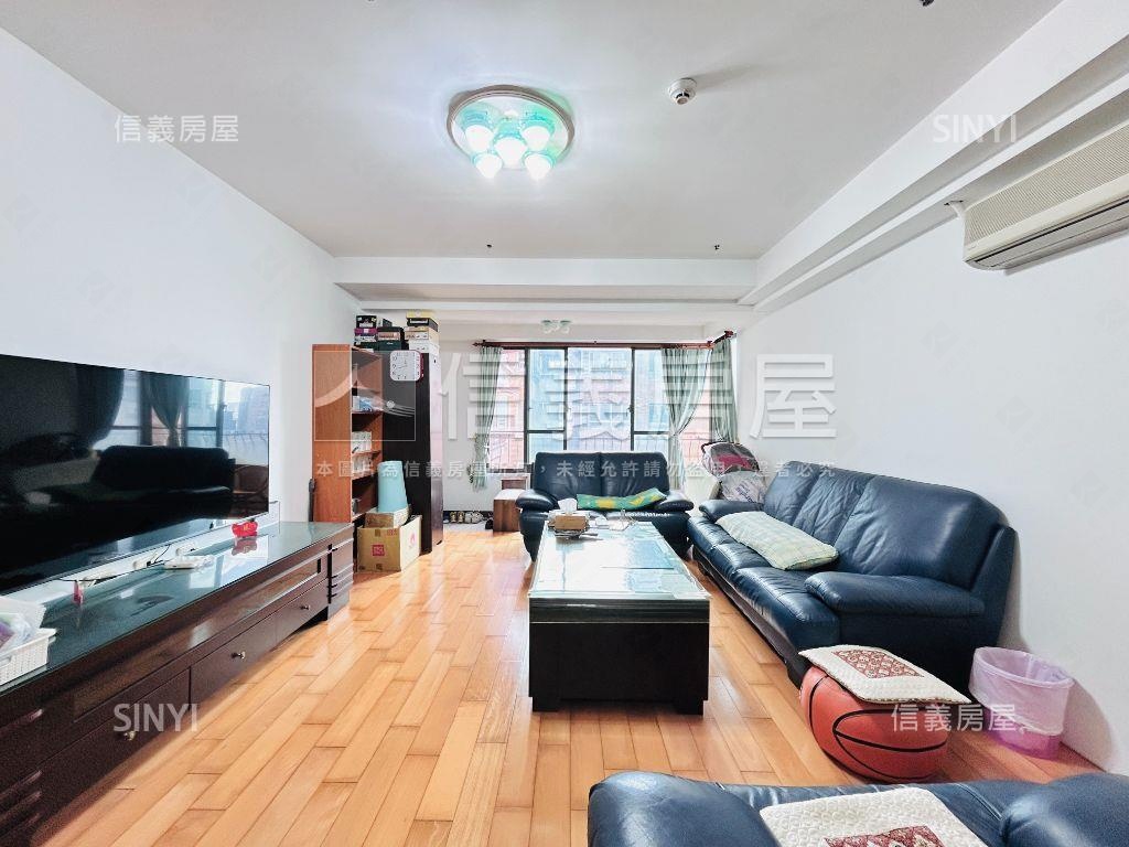 四面採光，次頂樓三房車位房屋室內格局與周邊環境