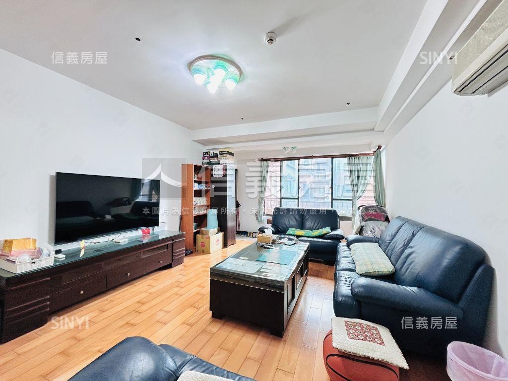 四面採光，次頂樓三房車位房屋室內格局與周邊環境