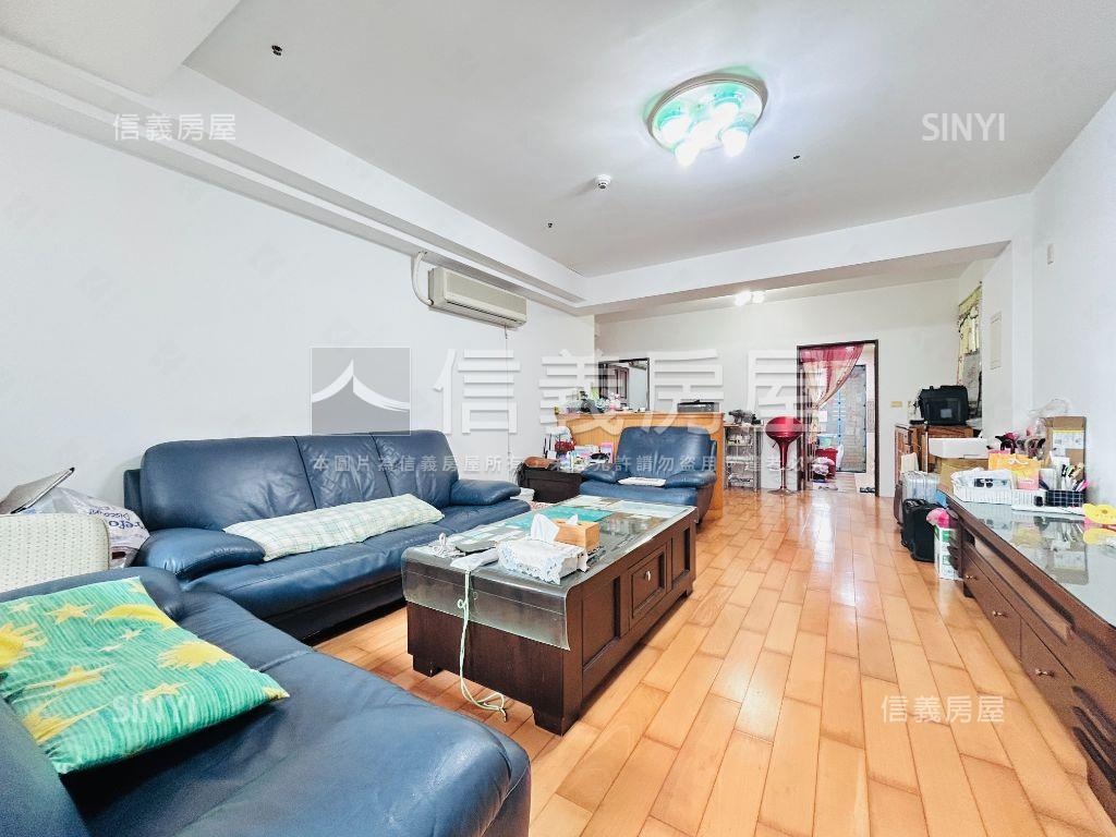 四面採光，次頂樓三房車位房屋室內格局與周邊環境