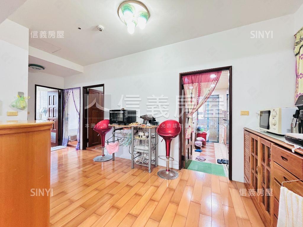 四面採光，次頂樓三房車位房屋室內格局與周邊環境