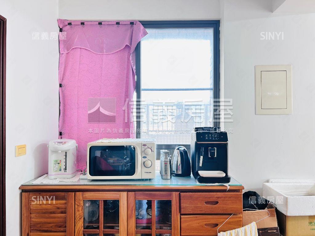 四面採光，次頂樓三房車位房屋室內格局與周邊環境