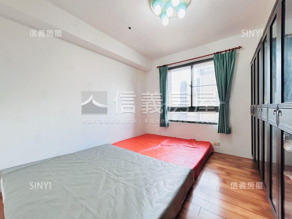 四面採光，次頂樓三房車位房屋室內格局與周邊環境