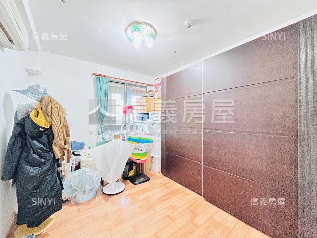 四面採光，次頂樓三房車位房屋室內格局與周邊環境