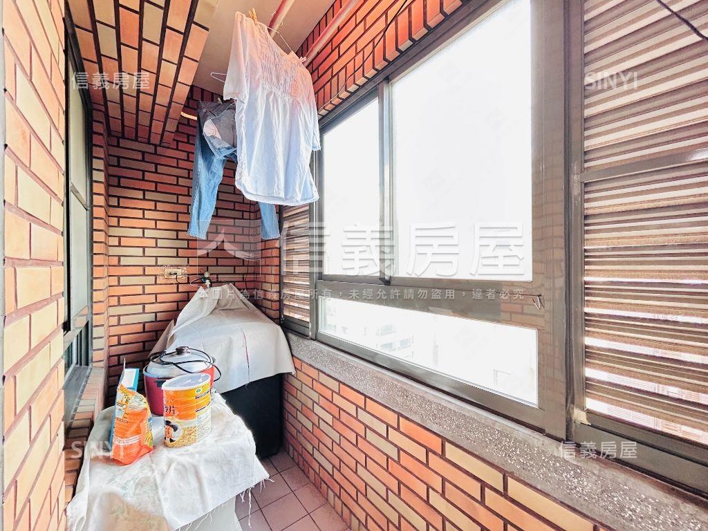 四面採光，次頂樓三房車位房屋室內格局與周邊環境