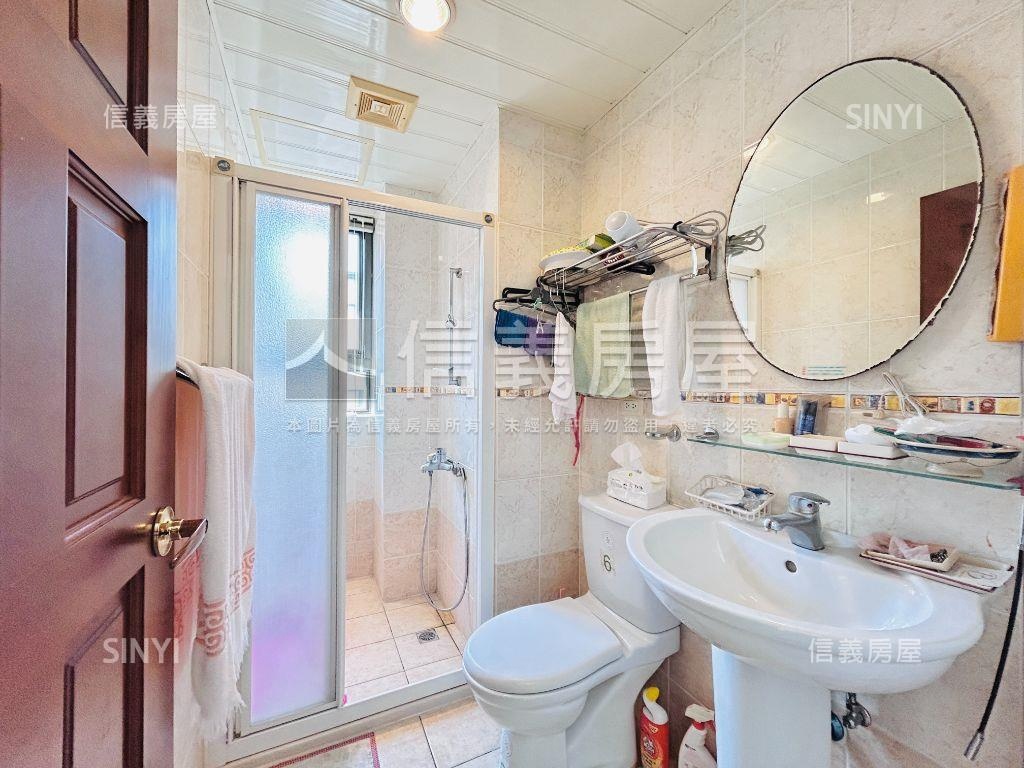 四面採光，次頂樓三房車位房屋室內格局與周邊環境