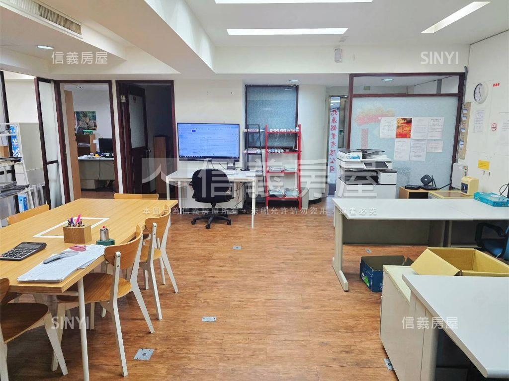 環球財星邊間辦公房屋室內格局與周邊環境