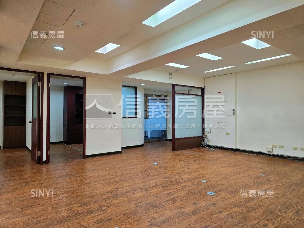 環球財星邊間辦公房屋室內格局與周邊環境