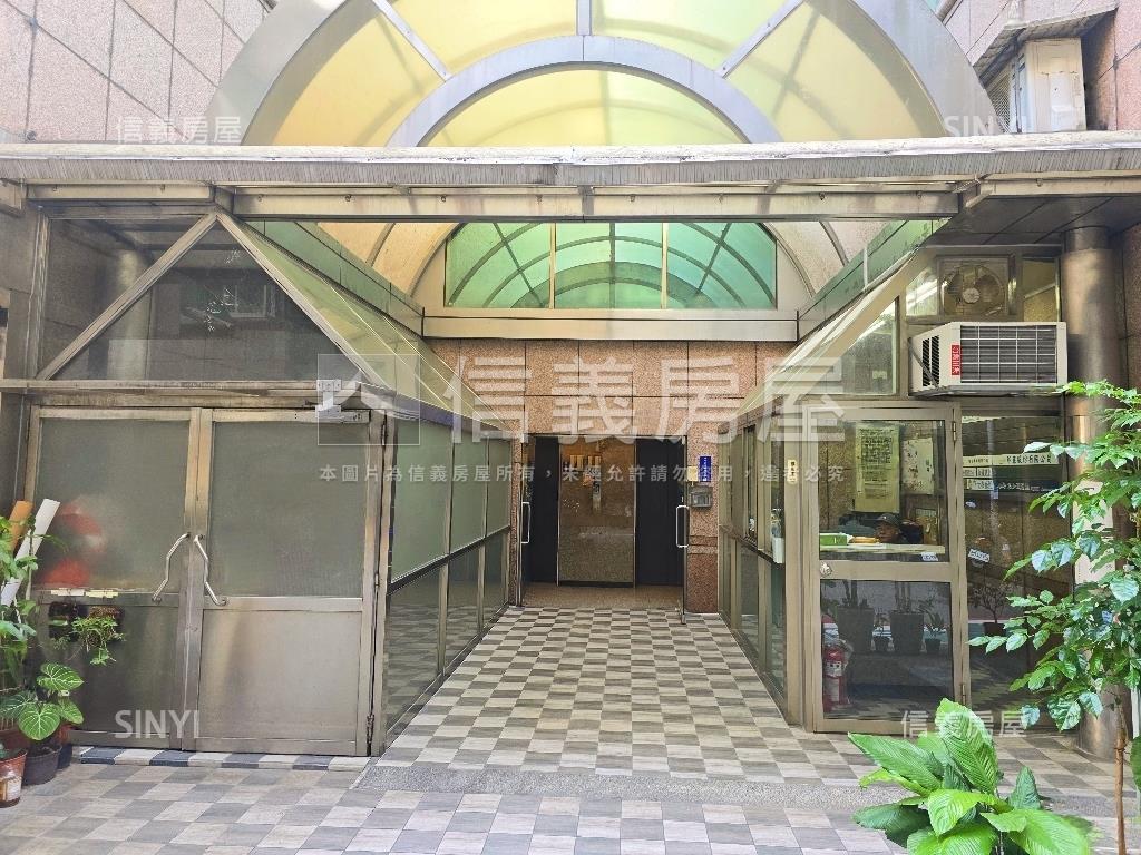 環球財星邊間辦公房屋室內格局與周邊環境