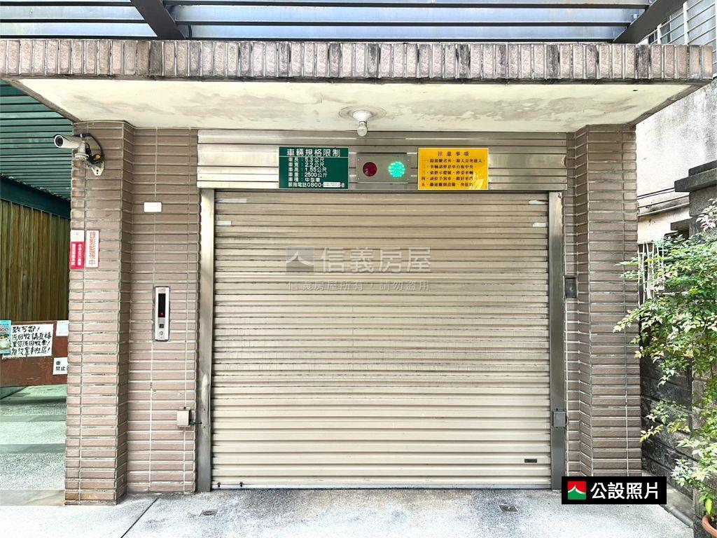 捷運名邸景觀２房車位房屋室內格局與周邊環境