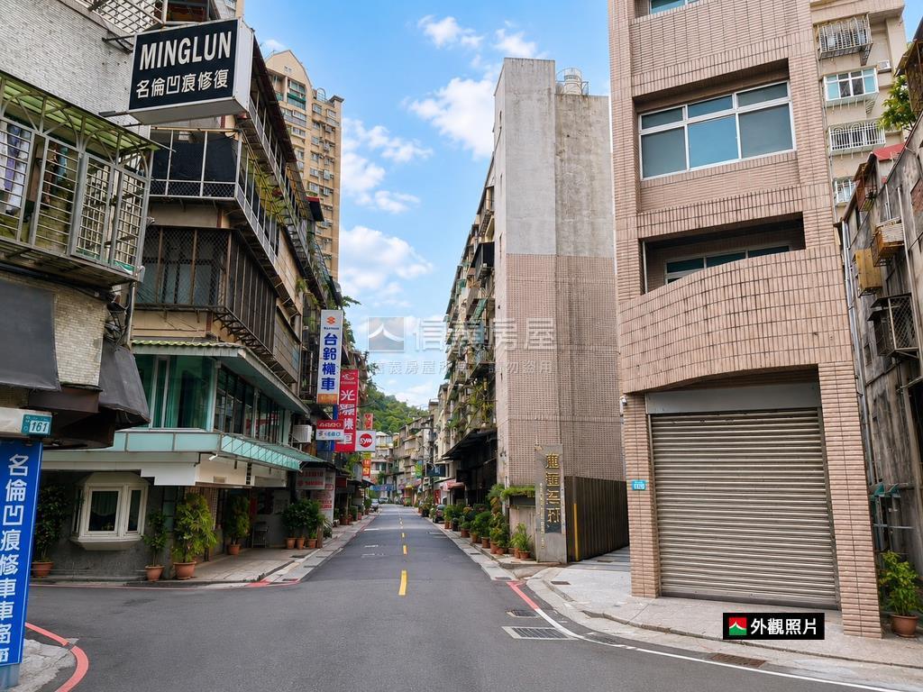 捷運名邸景觀２房車位房屋室內格局與周邊環境