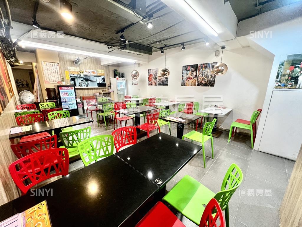 近輕軌近學校鄰大馬路店鋪房屋室內格局與周邊環境