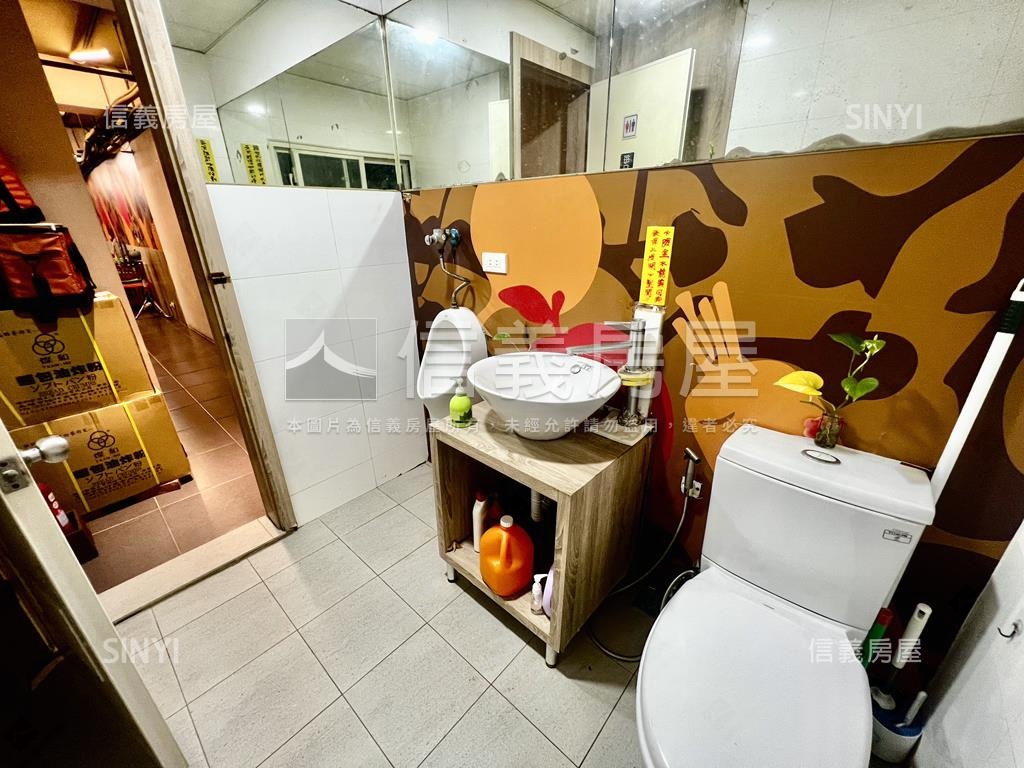 近輕軌近學校鄰大馬路店鋪房屋室內格局與周邊環境