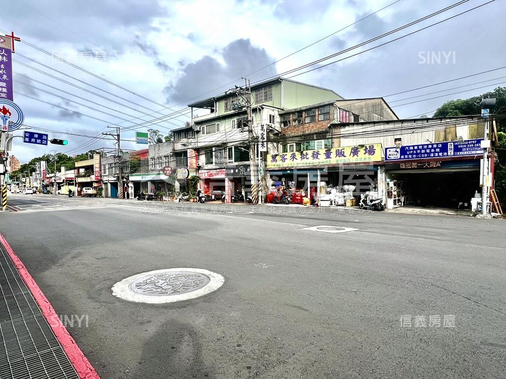 近輕軌近學校鄰大馬路店鋪房屋室內格局與周邊環境