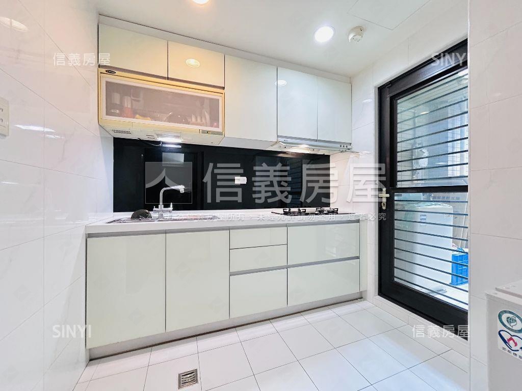 藝文兩房・雙面採光棟距宅房屋室內格局與周邊環境