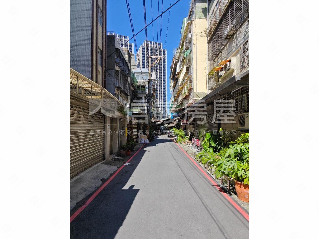 頂溪捷運站邊間三房美寓房屋室內格局與周邊環境