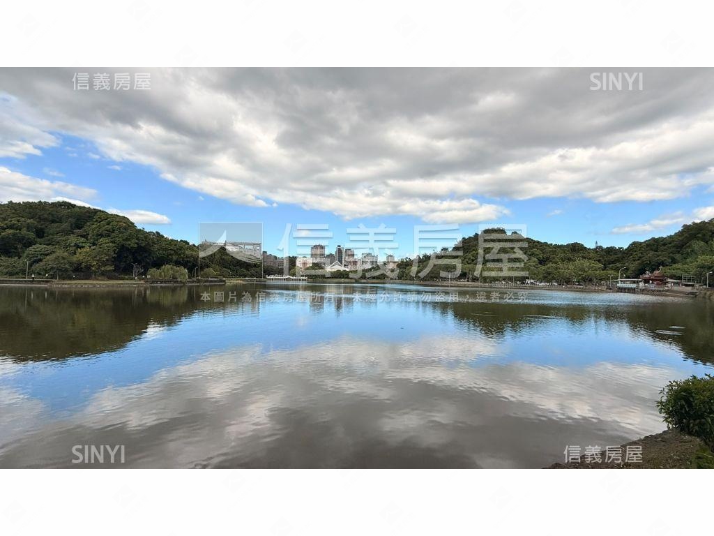 樸山水澗面碧湖景前一排房屋室內格局與周邊環境