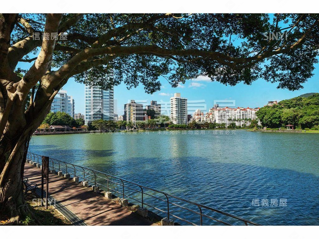 樸山水澗面碧湖景前一排房屋室內格局與周邊環境