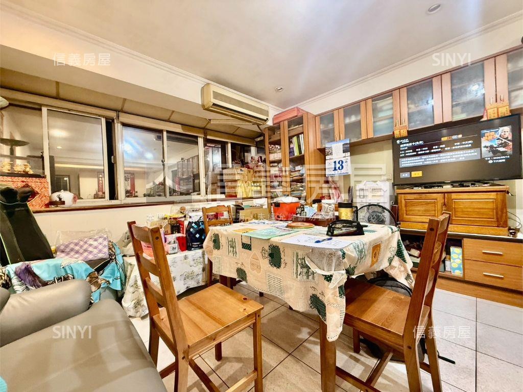 明峰華廈三房車位房屋室內格局與周邊環境