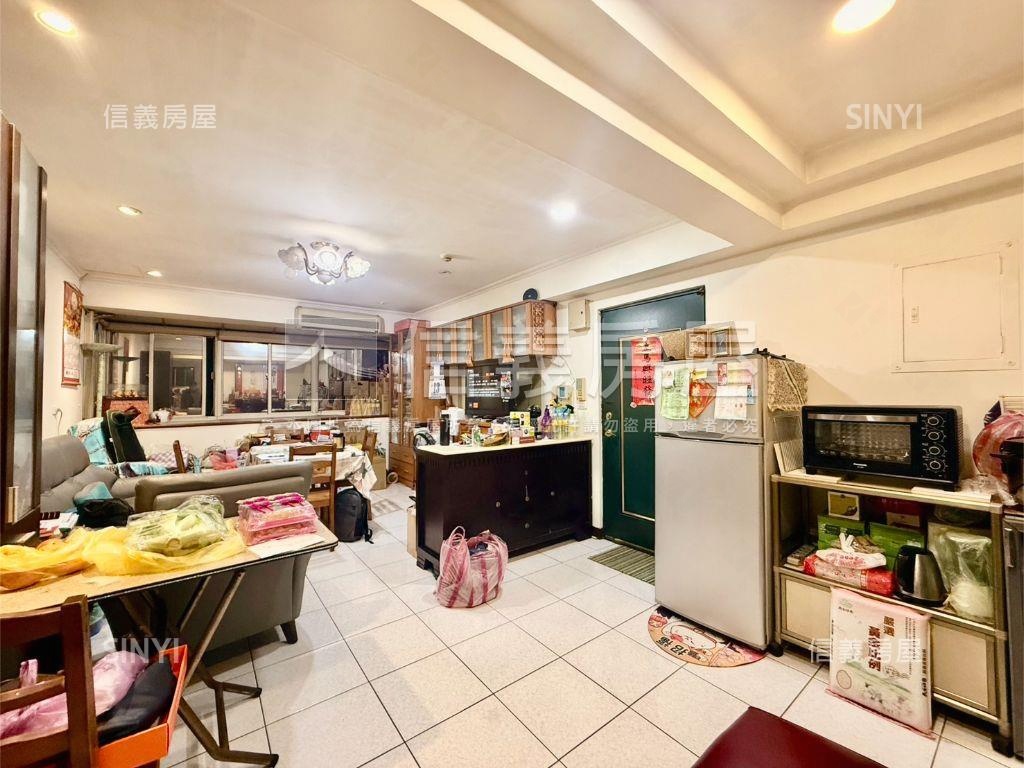 明峰華廈三房車位房屋室內格局與周邊環境