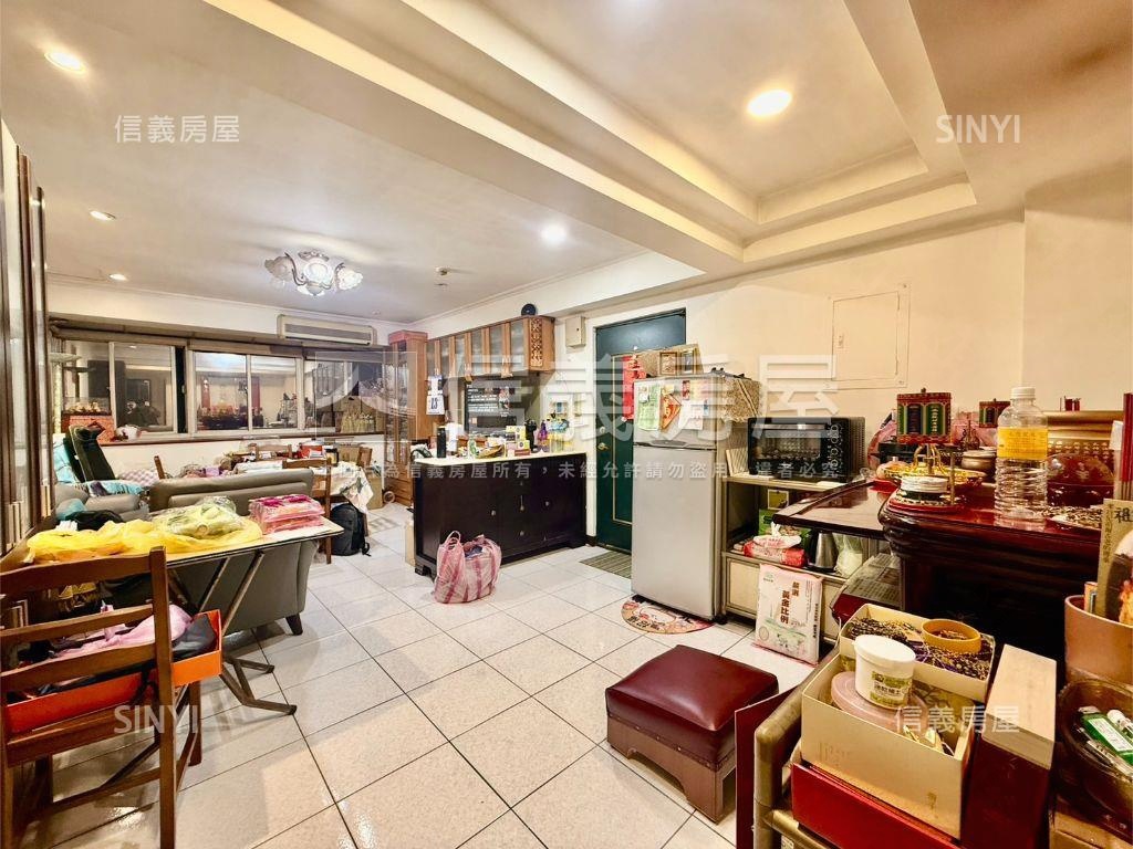 明峰華廈三房車位房屋室內格局與周邊環境