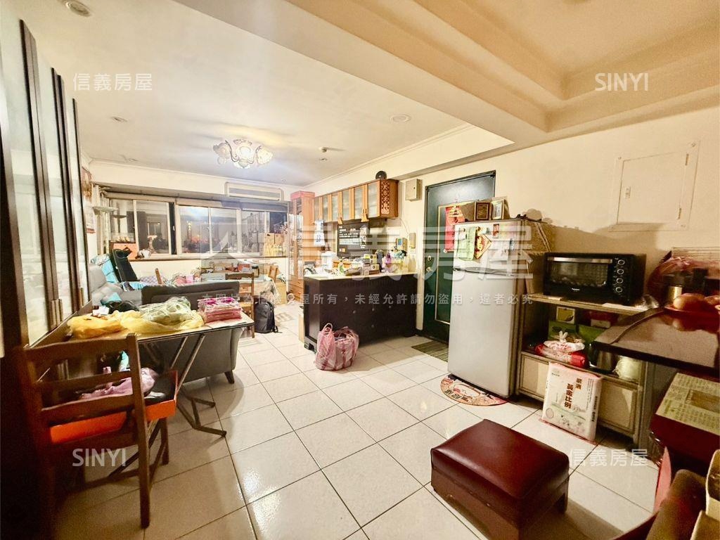 明峰華廈三房車位房屋室內格局與周邊環境