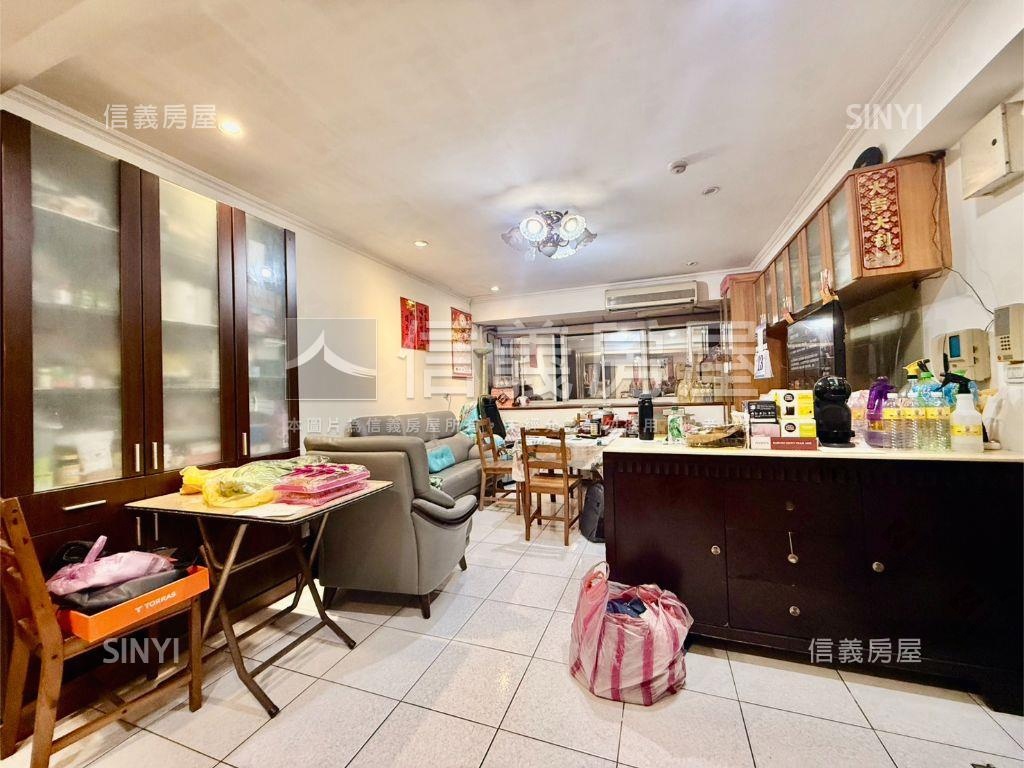 明峰華廈三房車位房屋室內格局與周邊環境