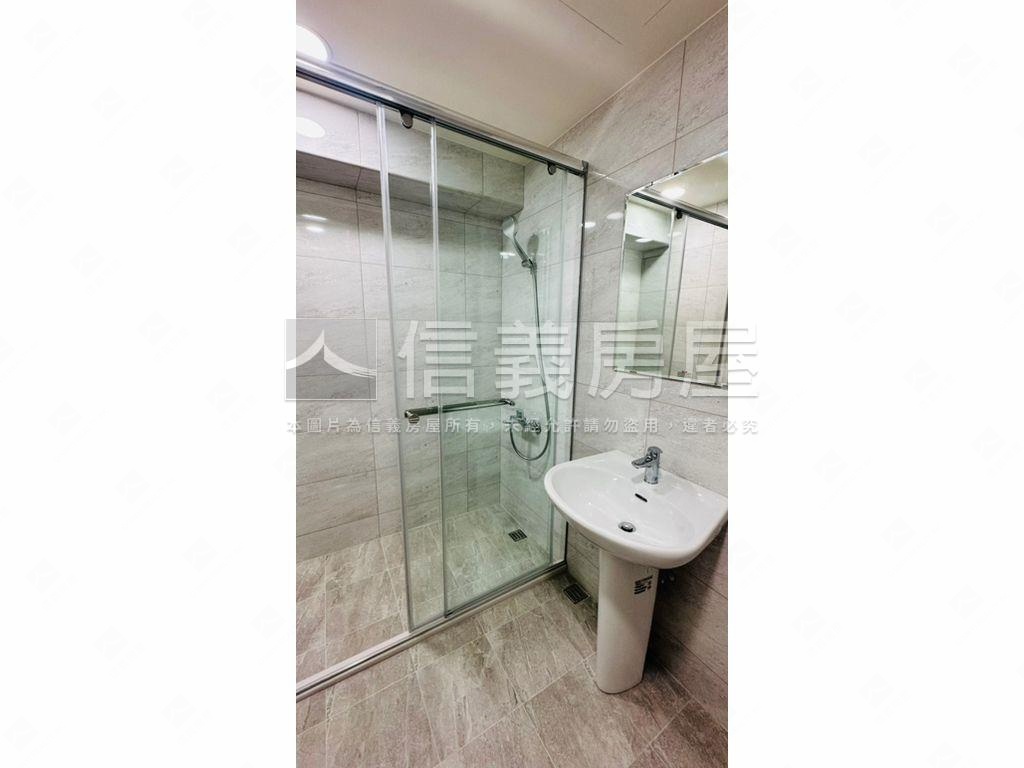 頂溪捷運３房平面車位房屋室內格局與周邊環境