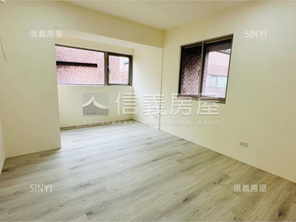 頂溪捷運３房平面車位房屋室內格局與周邊環境