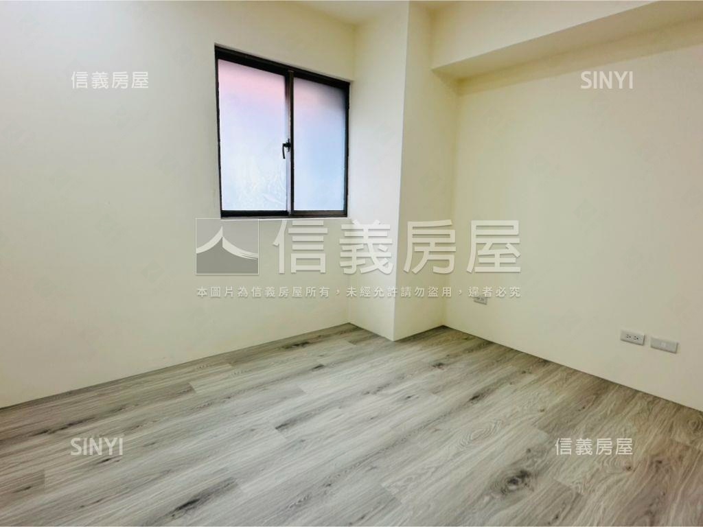 頂溪捷運３房平面車位房屋室內格局與周邊環境