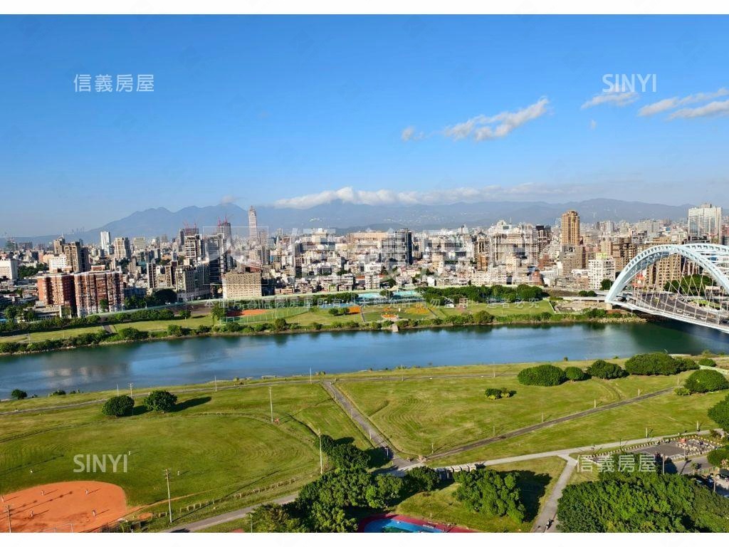 頂溪捷運３房平面車位房屋室內格局與周邊環境