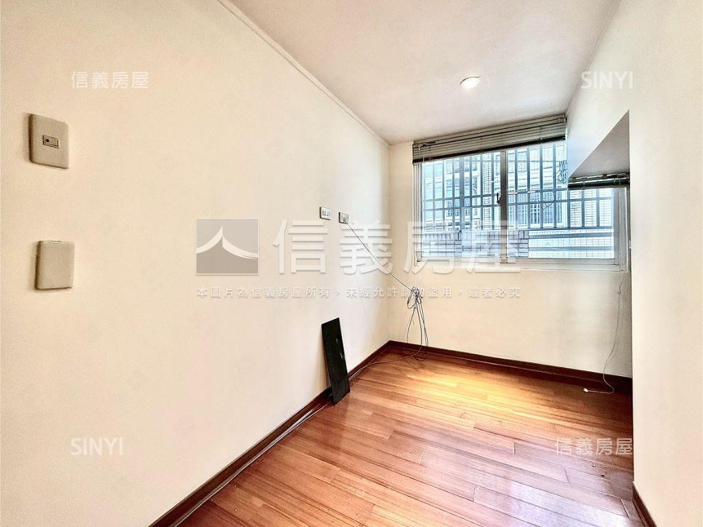 捷運３房屋主誠售房屋室內格局與周邊環境