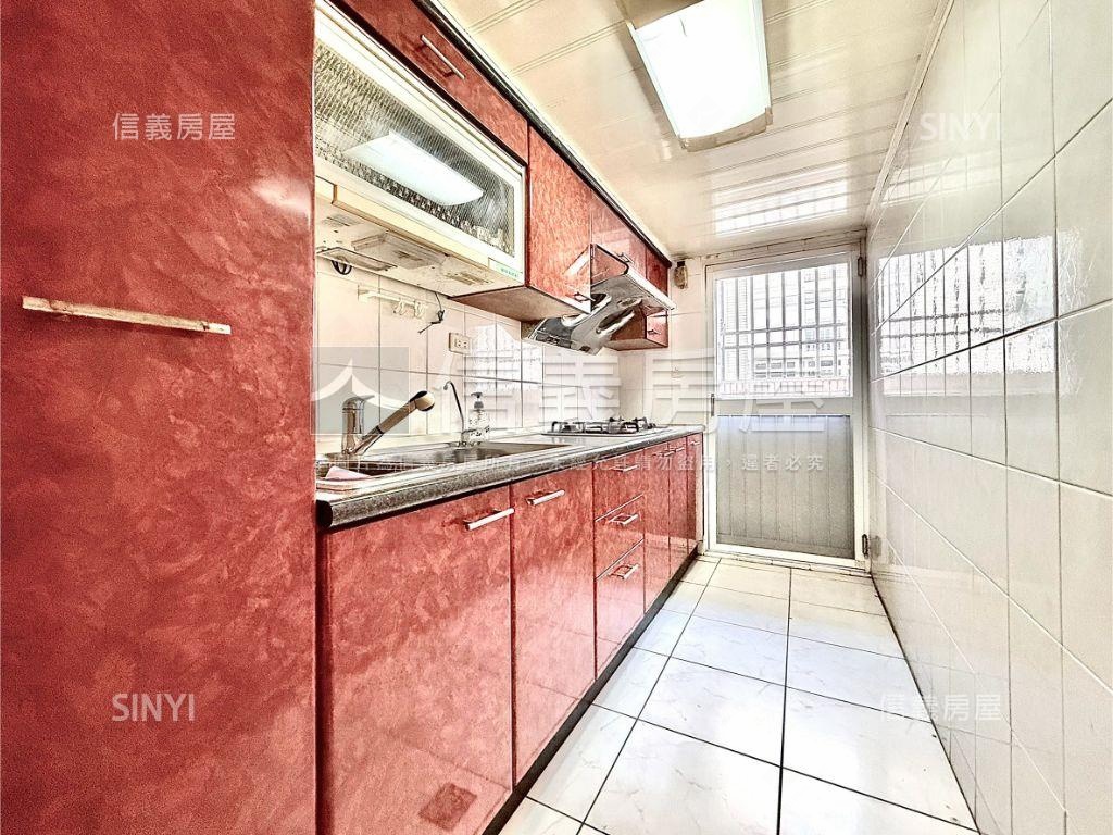 捷運３房屋主誠售房屋室內格局與周邊環境