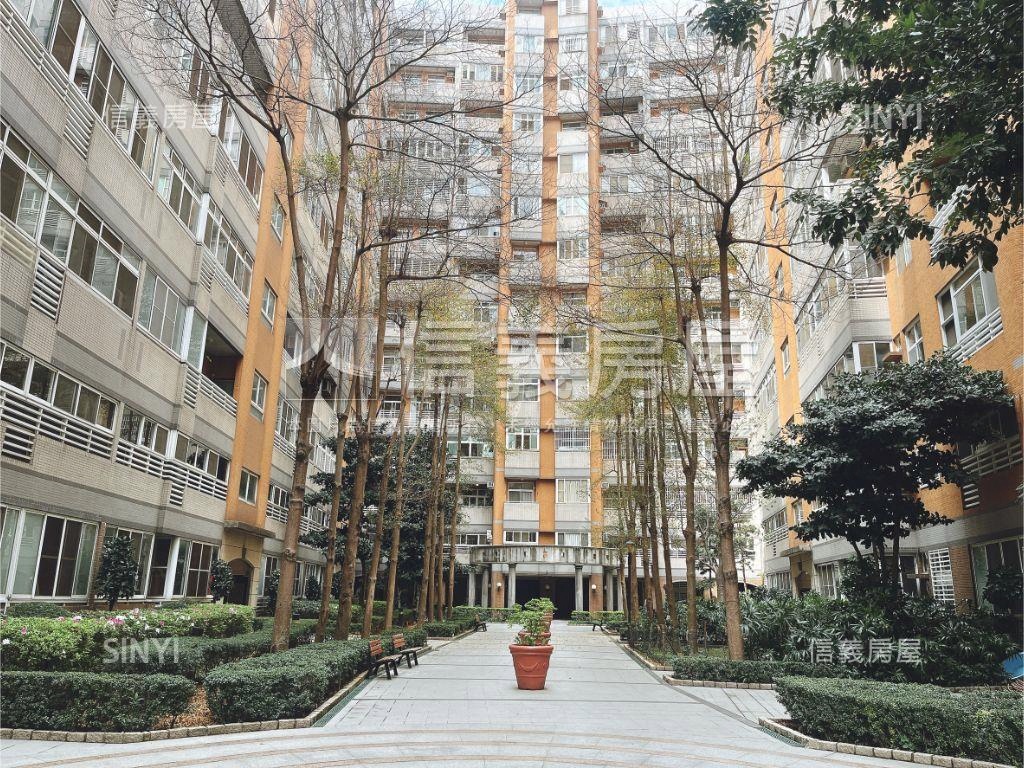 捷運３房屋主誠售房屋室內格局與周邊環境