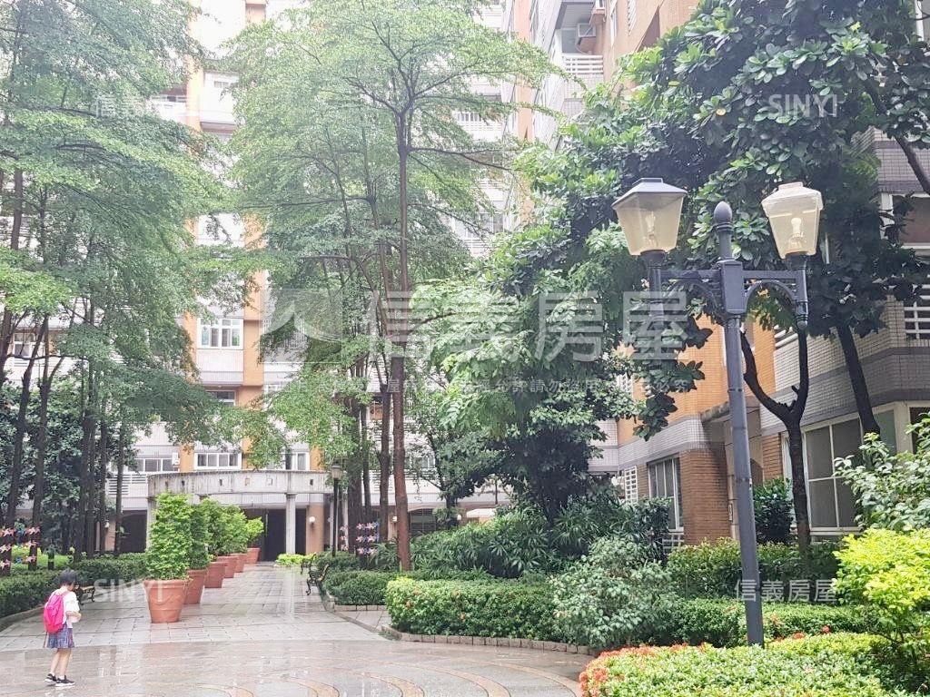 捷運３房屋主誠售房屋室內格局與周邊環境