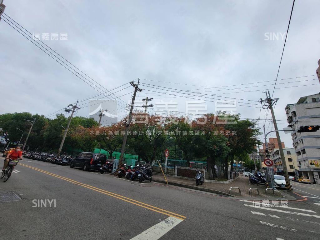 逢甲近西屯國小別墅房屋室內格局與周邊環境