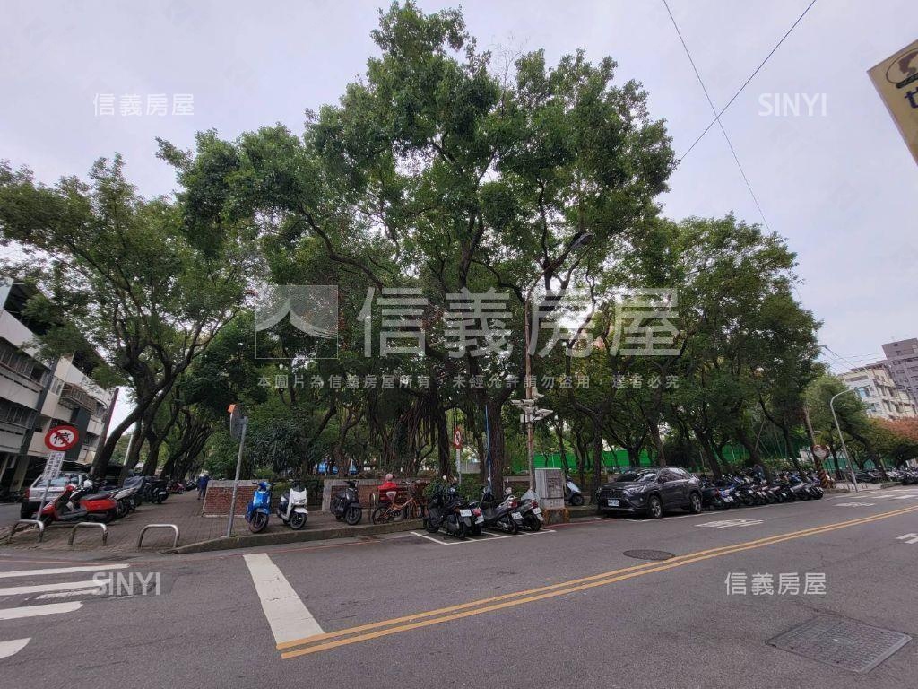 逢甲近西屯國小別墅房屋室內格局與周邊環境